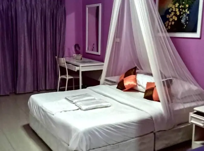 ホステル Baan Sood Soi 1 บ้านสุดซอย เรซิเด้นท์ 1 *